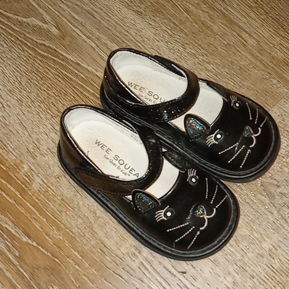 WEE SQUEAK KITTY SHOE BLACK WORN 1X SIZE GIRL 9 - Picture 1 of 4